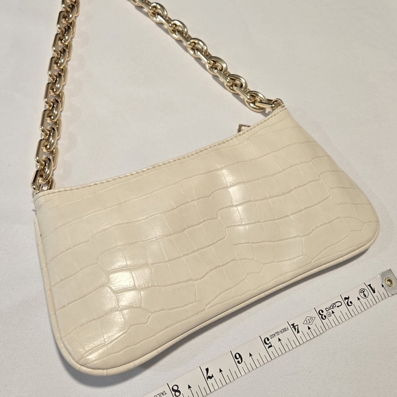 Zara Cream and Gold Clutch with Elegant Detailing - Picture 10 of 11